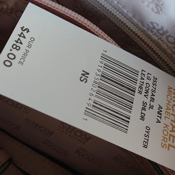 Michael Kors Purse - Picture 5 of 9